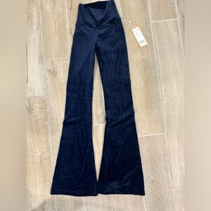 Niyama Sol flare leggings size XS. Navy blue Velour